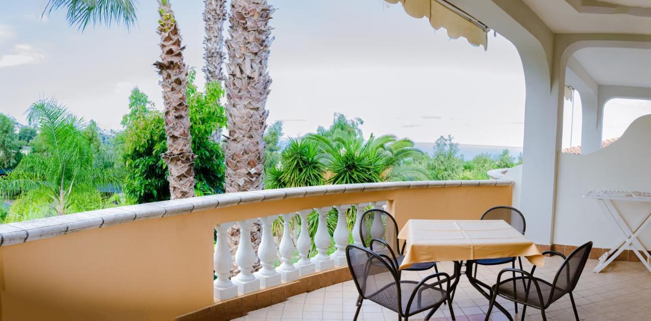 Residence Porto Ulisse Parghelia Bagian luar foto