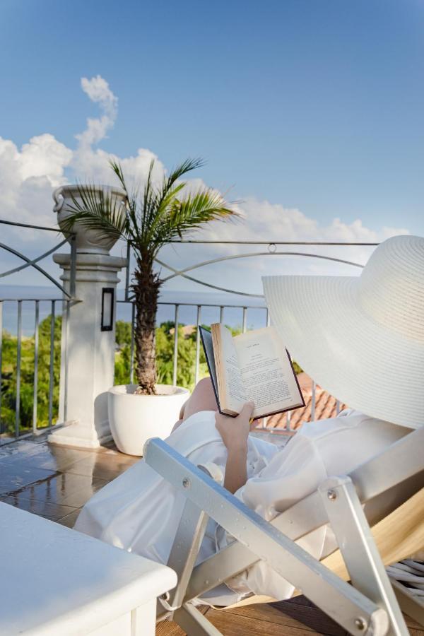 Residence Porto Ulisse Parghelia Bagian luar foto