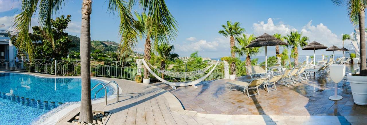 Residence Porto Ulisse Parghelia Bagian luar foto