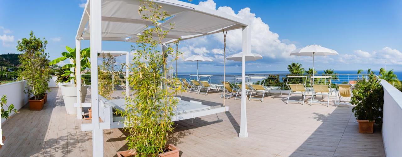Residence Porto Ulisse Parghelia Bagian luar foto