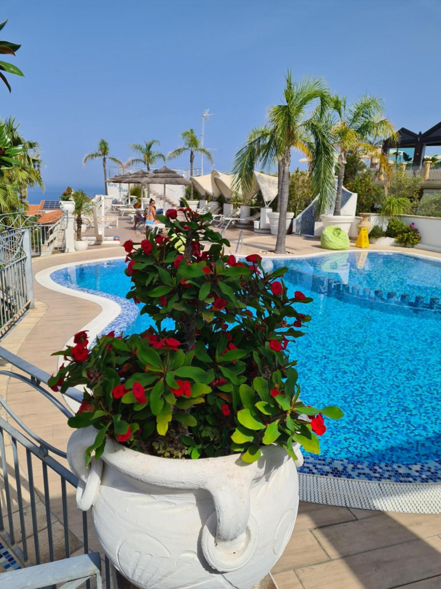 Residence Porto Ulisse Parghelia Bagian luar foto