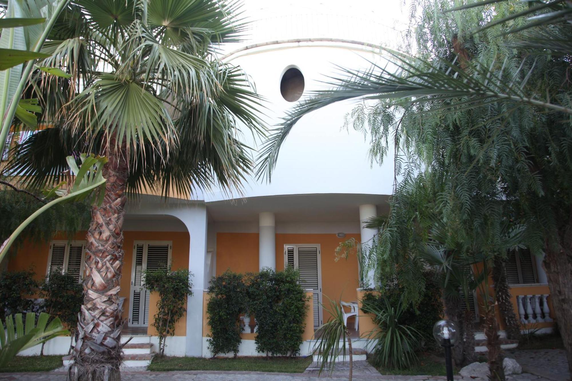 Residence Porto Ulisse Parghelia Bagian luar foto